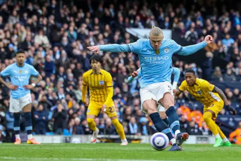 واصل مطاردة صلاح.. قائمة هدافي الدوري الإنجليزي بعد ركلة هالاند ضد برايتون